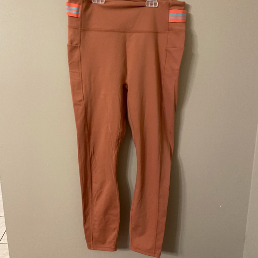 High-Waisted Motion365 7/8 Leggings